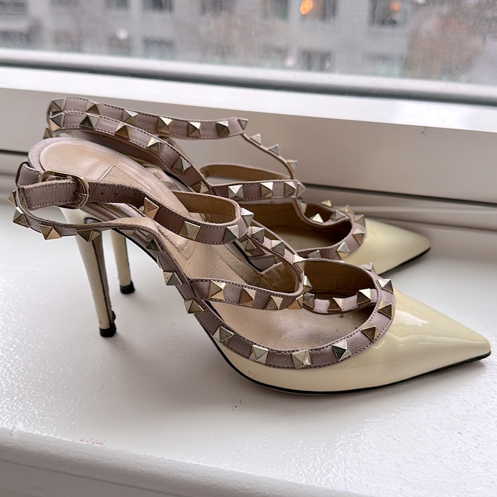 Valentino Rockstud pumps